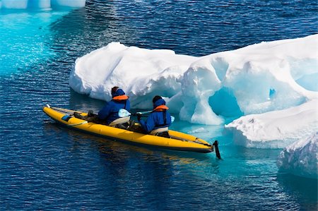 simsearch:400-04747906,k - Two men in a canoe among icebergs in Antarctica Stock Photo - Budget Royalty-Free & Subscription, Code: 400-04299237