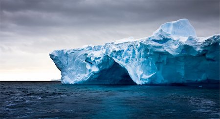 simsearch:400-04299237,k - Antarctic iceberg in the snow Stock Photo - Budget Royalty-Free & Subscription, Code: 400-04299256