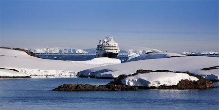 Big cruise ship in Antarctic waters Stock Photo - Budget Royalty-Free & Subscription, Code: 400-04299258