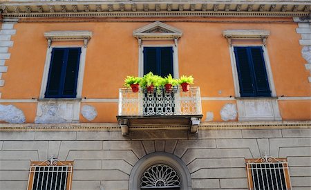 simsearch:400-06065362,k - Typical Italian Windows With Closed Wooden Shutters, Decorated With Fresh Flowers Photographie de stock - Aubaine LD & Abonnement, Code: 400-04292618