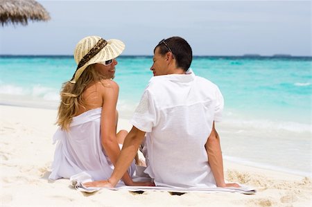 simsearch:628-00919176,k - A happy young couple on a beach Stock Photo - Budget Royalty-Free & Subscription, Code: 400-04293002