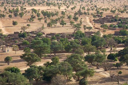 simsearch:400-06099430,k - The Bandiagara site is an outstanding landscape of cliffs and sandy plateaux with some beautiful Dogon architecture Stock Photo - Budget Royalty-Free & Subscription, Code: 400-04316919