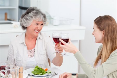 Woman drinking with her mother at home Photographie de stock - Aubaine LD & Abonnement, Code: 400-04311235