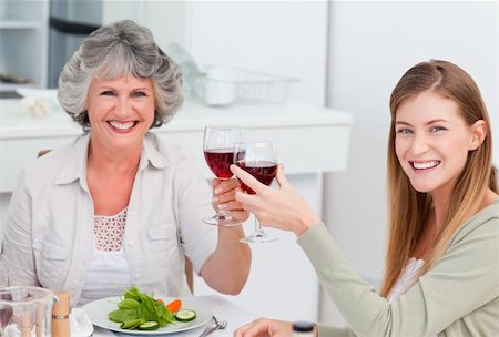 Woman drinking with her mother at home Photographie de stock - Aubaine LD & Abonnement, Code: 400-04311236