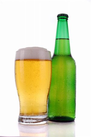 simsearch:400-04083275,k - glass and bottle of beer Stock Photo - Budget Royalty-Free & Subscription, Code: 400-04313083
