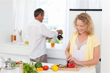 simsearch:400-05744780,k - Couple cooking together in their kitchen at home Stock Photo - Budget Royalty-Free & Subscription, Code: 400-04324719
