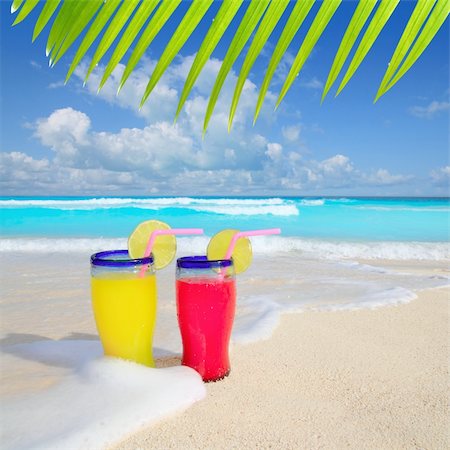 simsearch:400-05944023,k - beach cocktails yellow red wave foam in tropical sea sand Stock Photo - Budget Royalty-Free & Subscription, Code: 400-04324980