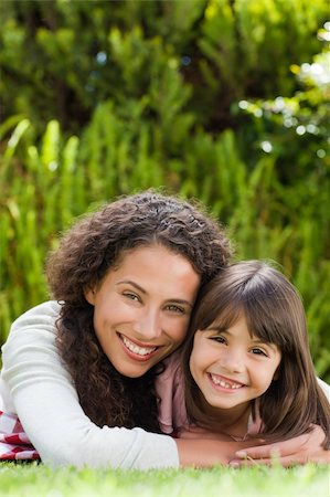 simsearch:400-04654755,k - Adorable mother with her daughter in the garden Foto de stock - Super Valor sin royalties y Suscripción, Código: 400-04325709