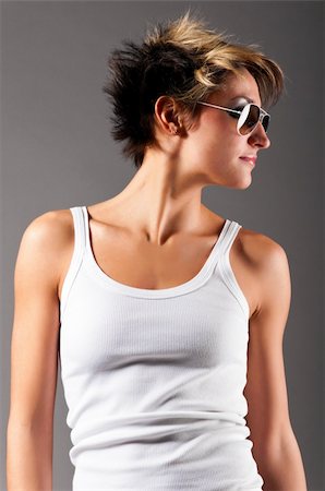 simsearch:400-04325969,k - woman wearing white tank top and jeans Foto de stock - Super Valor sin royalties y Suscripción, Código: 400-04325981