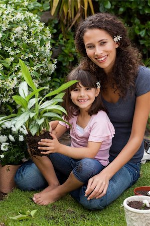 Mother and daughter working in the garden Stock Photo - Budget Royalty-Free & Subscription, Code: 400-04326040