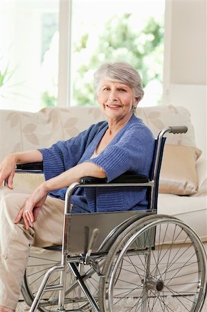 Retired woman in her wheelchair at home Foto de stock - Super Valor sin royalties y Suscripción, Código: 400-04326319