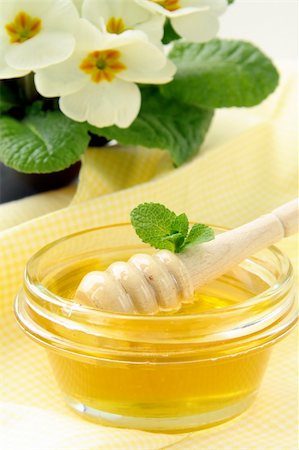 simsearch:400-05135233,k - fresh golden honey in jar  with a wooden spoon and flowers Foto de stock - Super Valor sin royalties y Suscripción, Código: 400-04321857