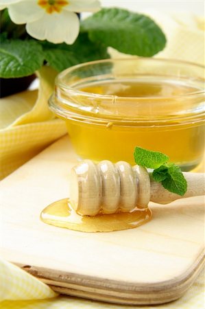 simsearch:400-05135233,k - fresh golden honey in jar  with a wooden spoon and flowers Foto de stock - Super Valor sin royalties y Suscripción, Código: 400-04321858