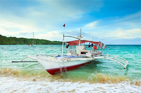 simsearch:400-04418173,k - Traditional Philippine boat in the tropical lagoon Stock Photo - Budget Royalty-Free & Subscription, Code: 400-04334309