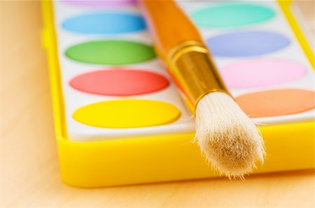 simsearch:644-01630853,k - Art concept with painters palette and paint brush Stock Photo - Budget Royalty-Free & Subscription, Code: 400-04337966