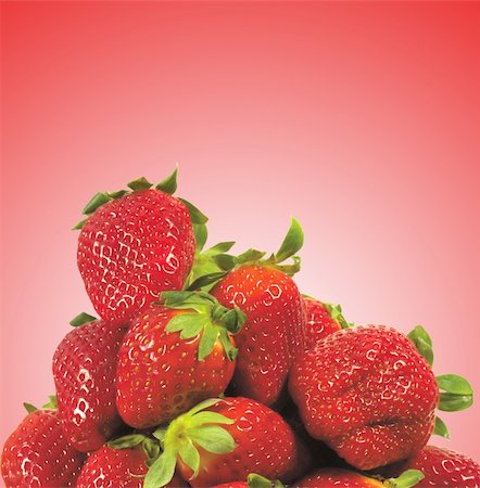 simsearch:400-05370991,k - Few Fresh Strawberries over red background Stock Photo - Budget Royalty-Free & Subscription, Code: 400-04339248