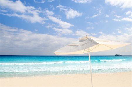 simsearch:400-04329339,k - Parasol white sunroof in caribbean beach turquoise sea Stock Photo - Budget Royalty-Free & Subscription, Code: 400-04330482