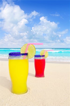 simsearch:400-04329339,k - beach tropical cocktails in tropical turquoise on Caribbean Sea Stock Photo - Budget Royalty-Free & Subscription, Code: 400-04330490