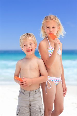 Brother and sister eating an ice cream Stock Photo - Budget Royalty-Free & Subscription, Code: 400-04331365