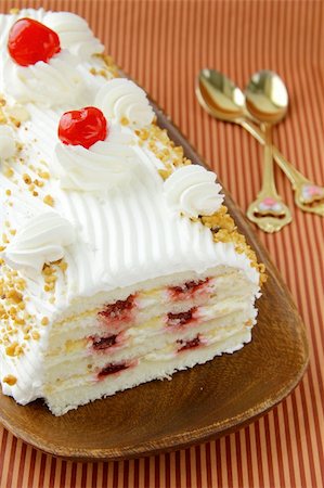 simsearch:400-05173009,k - Pretty tasty piece of cake on a beautiful plate Stock Photo - Budget Royalty-Free & Subscription, Code: 400-04332797