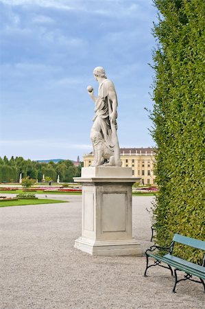 The Statue of Paris in the garden of the Schonbrunn palace Stock Photo - Budget Royalty-Free & Subscription, Code: 400-04333106