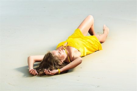 simsearch:400-05328142,k - Beautiful woman in yellow dress on the beach Stock Photo - Budget Royalty-Free & Subscription, Code: 400-04349208