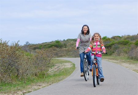 simsearch:400-05755734,k - Mother with children having a weekend excursion on their bikes Photographie de stock - Aubaine LD & Abonnement, Code: 400-04343299