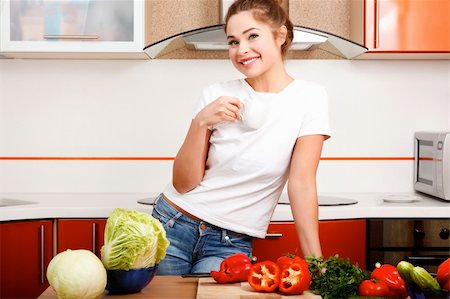 simsearch:400-05744780,k - beautiful caucasian woman in the kitchen Stock Photo - Budget Royalty-Free & Subscription, Code: 400-04354503