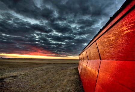 simsearch:400-04794343,k - Sunset Saskatchewan Canada red sky farm granary barn Stock Photo - Budget Royalty-Free & Subscription, Code: 400-04354949