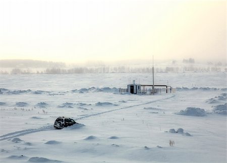 simsearch:400-07215754,k - car stuck in snow near the research station Stock Photo - Budget Royalty-Free & Subscription, Code: 400-04355537