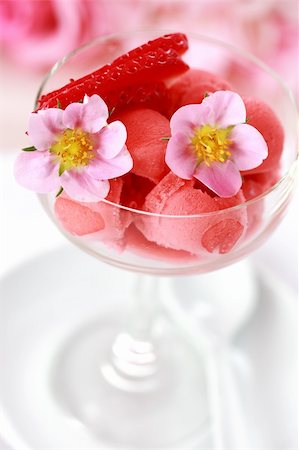 simsearch:400-05693119,k - Strawberry sorbet  or ice cream for hot summer Stock Photo - Budget Royalty-Free & Subscription, Code: 400-04359298