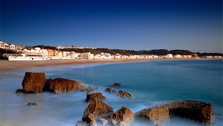 simsearch:400-07091395,k - Landscape picture of the beautiful beach from Nazare, Portugal Foto de stock - Super Valor sin royalties y Suscripción, Código: 400-04359520
