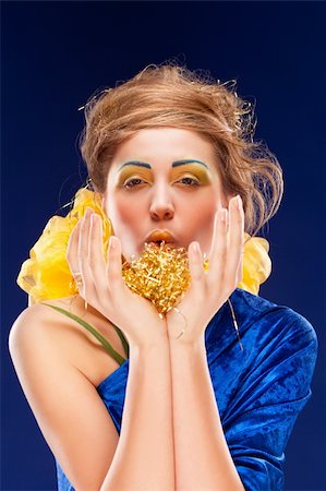 simsearch:400-04653285,k - woman with glamour make-up on blue background Photographie de stock - Aubaine LD & Abonnement, Code: 400-04353389