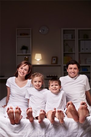 father daughter feet - A happy family evening in the bedroom Stock Photo - Budget Royalty-Free & Subscription, Code: 400-04375624