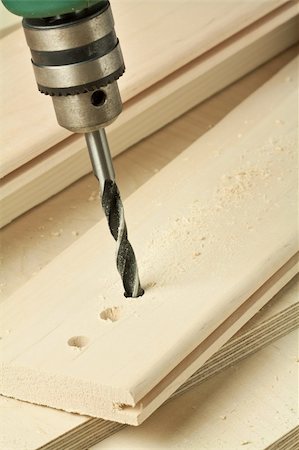 drilling (activity) - Drilling hole in a wooden plank. Foto de stock - Super Valor sin royalties y Suscripción, Código: 400-04378190