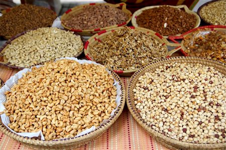 simsearch:400-04833195,k - almonds cashew nuts peanuts hazelnuts fruits market Stock Photo - Budget Royalty-Free & Subscription, Code: 400-04370894