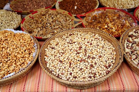 simsearch:400-04833195,k - almonds cashew nuts peanuts hazelnuts fruits market Stock Photo - Budget Royalty-Free & Subscription, Code: 400-04370893