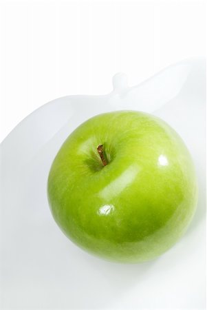 simsearch:400-05346291,k - green apple on a apple shaped dish over white Stock Photo - Budget Royalty-Free & Subscription, Code: 400-04383202