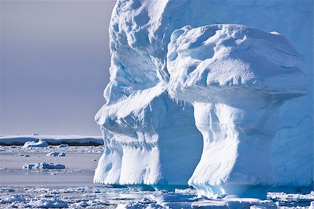 simsearch:400-04264043,k - Antarctic iceberg in the snow Foto de stock - Super Valor sin royalties y Suscripción, Código: 400-04399405
