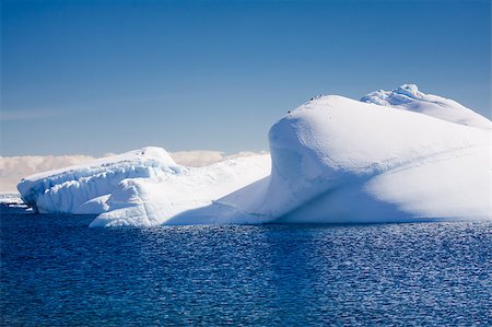 simsearch:400-04264043,k - Antarctic iceberg in the snow Foto de stock - Super Valor sin royalties y Suscripción, Código: 400-04399402
