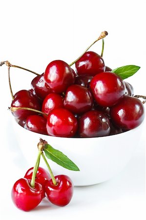 simsearch:400-07096505,k - Sweet cherry in a white ceramic bowl. Stock Photo - Budget Royalty-Free & Subscription, Code: 400-04393589