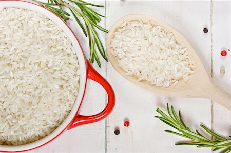 simsearch:400-05370250,k - Rice in a red ceramic saucepan and a wooden spoon. Stock Photo - Budget Royalty-Free & Subscription, Code: 400-04393740