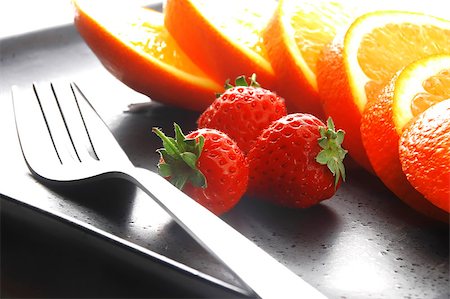 simsearch:400-05891431,k - orange & strawberries on a plate on white background Stock Photo - Budget Royalty-Free & Subscription, Code: 400-04404996