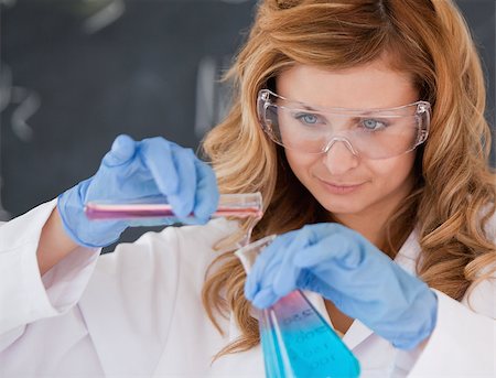 simsearch:400-09011632,k - Female scientist conducting an experiment in a laboratory Stock Photo - Budget Royalty-Free & Subscription, Code: 400-04405836