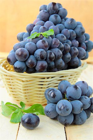 simsearch:846-03166143,k - Brush black sweet grapes in a basket on wooden table Stock Photo - Budget Royalty-Free & Subscription, Code: 400-04407369