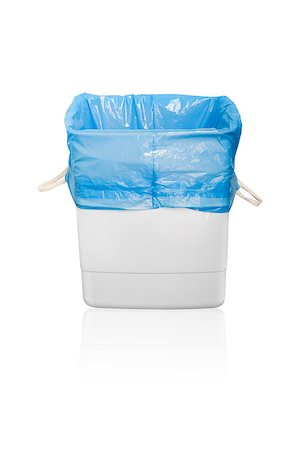 simsearch:400-04407139,k - Garbage can. Isolated on white background. Stock Photo - Budget Royalty-Free & Subscription, Code: 400-04409085