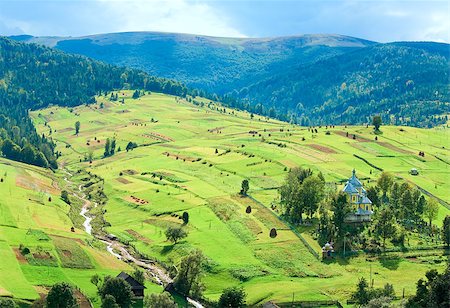 simsearch:400-05719580,k - beautiful summer mountain and small village on mountainside (Carpathian. Ukraine) Photographie de stock - Aubaine LD & Abonnement, Code: 400-04409801