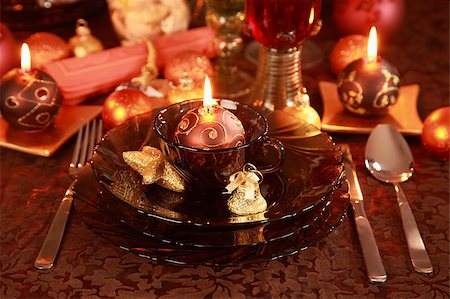 simsearch:400-05693119,k - Luxury place setting in golden and brown  for Christmas Stock Photo - Budget Royalty-Free & Subscription, Code: 400-04409928