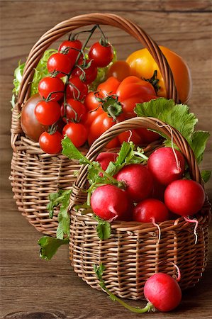 simsearch:400-05370250,k - Kitchen garden vegetables in a wicker baskets. Stock Photo - Budget Royalty-Free & Subscription, Code: 400-04409942