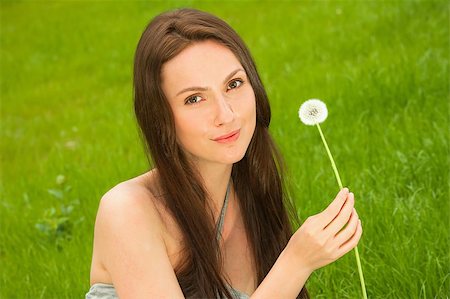 simsearch:400-04399510,k - Girl with dandelion on the green field Stock Photo - Budget Royalty-Free & Subscription, Code: 400-04400240